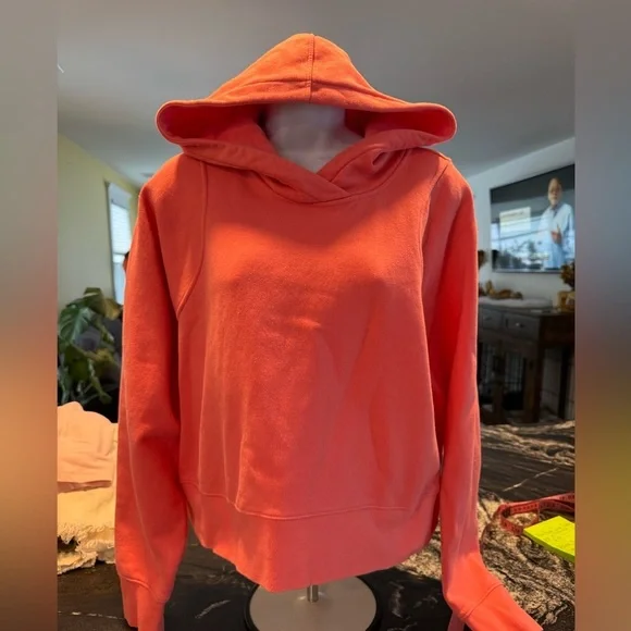 Lululemon loungeful cropped hoodie. Size 10 - Picture 5 of 8